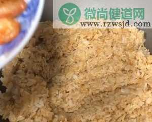 色香味俱全的虾仁腊肠蛋炒饭——超详细食谱