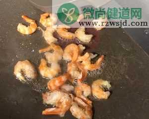 色香味俱全的虾仁腊肠蛋炒饭——超详细食谱