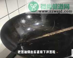 超香的葱油煎炸北极虾捞面