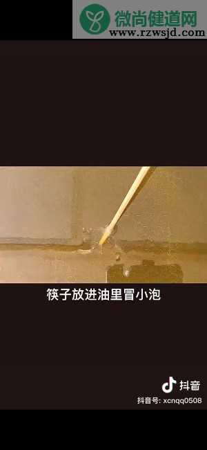 街边小吃油炸火腿肠