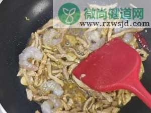 芦笋炒肉配虾仁