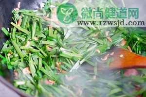 简单午餐：虾干炒韭菜