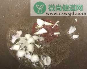 色香味俱全的虾仁腊肠蛋炒饭——超详细食谱