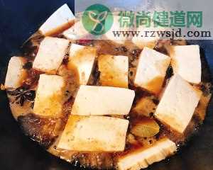 鱼杂炖豆腐