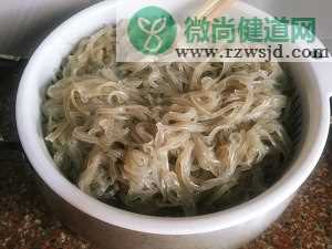 沙茶牛肉炒红薯粉的热菜家常菜