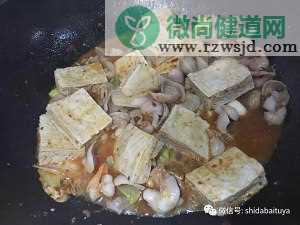 生蚝鱼肚炖豆腐