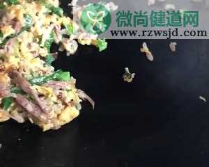 不会粘锅的牛肉蛋炒饭