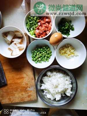 青豆火腿鸡蛋炒饭的热菜家常菜