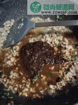 炸茄子肉酱拌面