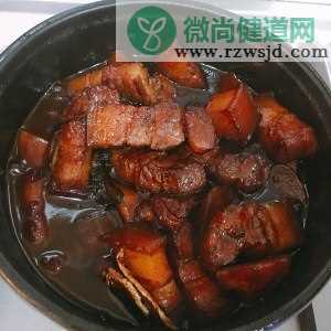 红烧肉土豆煲