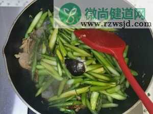 芦笋炒肉配虾仁