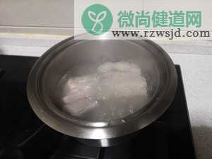 贵州糟辣椒炒韭黄回锅肉的热