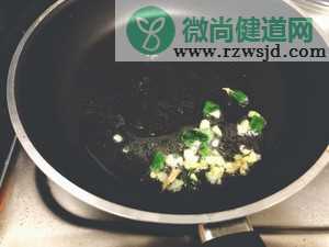 留学家常菜：芹菜彩椒炒鸡胸