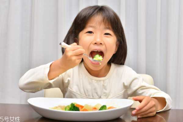 孩子饮食习惯需要从小开始抓