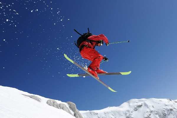 中国队自由式滑雪混合团体摘银 自由式滑雪评分规则