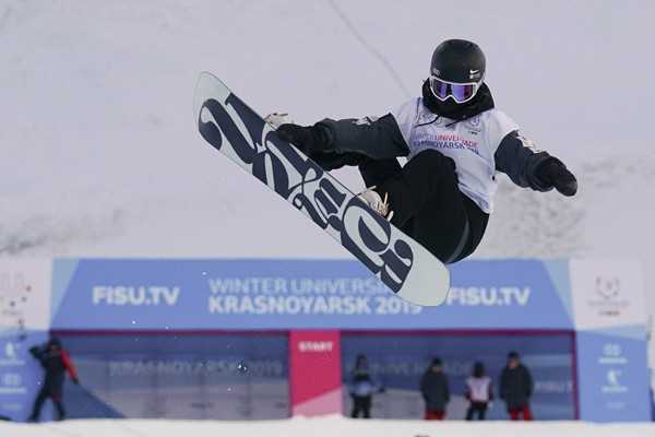 中国三名女将晋级滑雪U型场决赛 滑雪中U型槽壁的高度为多少