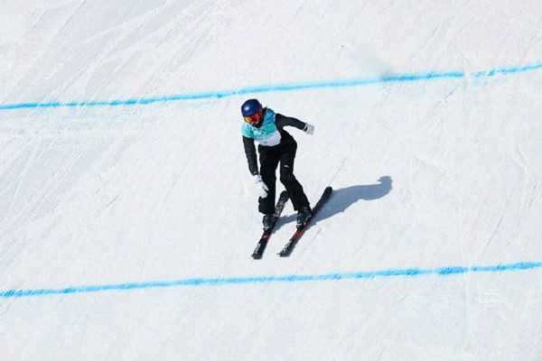 谷爱凌再现U型技巧赛场 单板滑雪u型场地技巧是什么