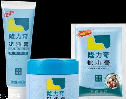 蛇油膏能治灰指甲吗？灰指甲能用蛇油膏治吗？