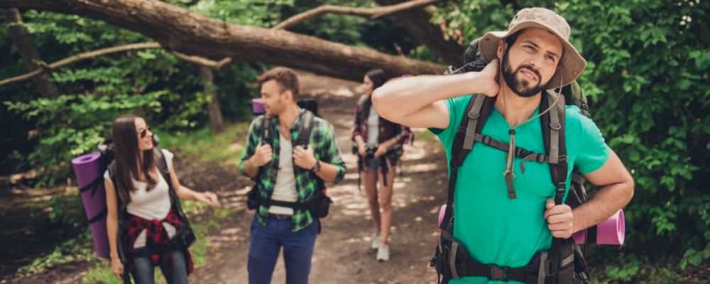 男生第一次爬泰山边拄拐边哭 爬山对男人的好处有哪些