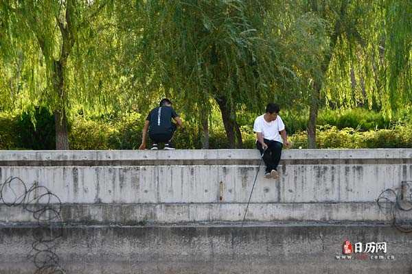 垂钓诱饵钓鱼杆度假休闲户外活动