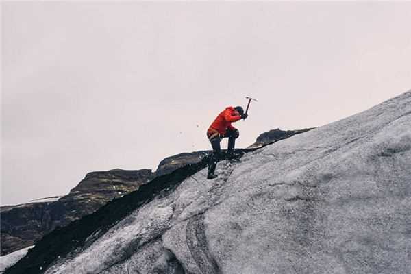 梦见雨中登山