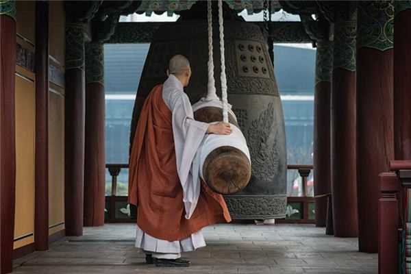 梦见敲钟人是什么意思