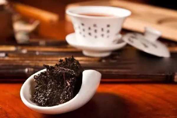 黑茶用什么茶具比较好 黑茶要用多少度的水泡