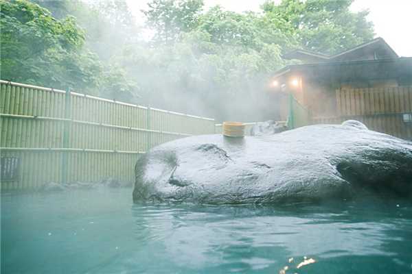 泡温泉化妆会花吗 泡温泉化妆还是素颜