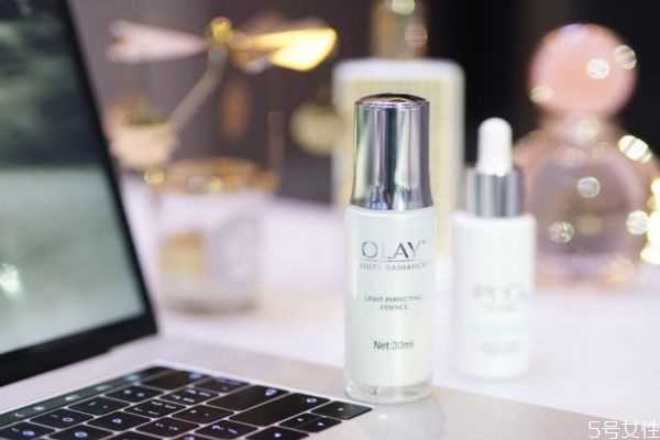 olay淡斑小白瓶白天可以用吗 olay淡斑小白瓶使用顺序