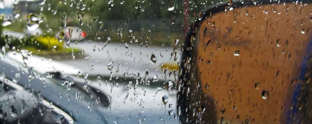 暴雨天出行要注意什么 暴雨天出行指南 暴雨天出行注意事项