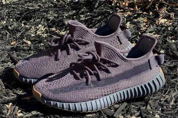 yeezy350黑生胶真假对比 椰子350黑生胶真假鉴定