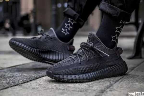 yeezy前面挤脚怎么办 yeezy前面挤脚怎么解决