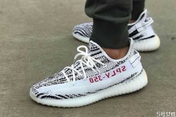 椰子鞋偏大还是偏小 yeezy是耐克还是阿迪